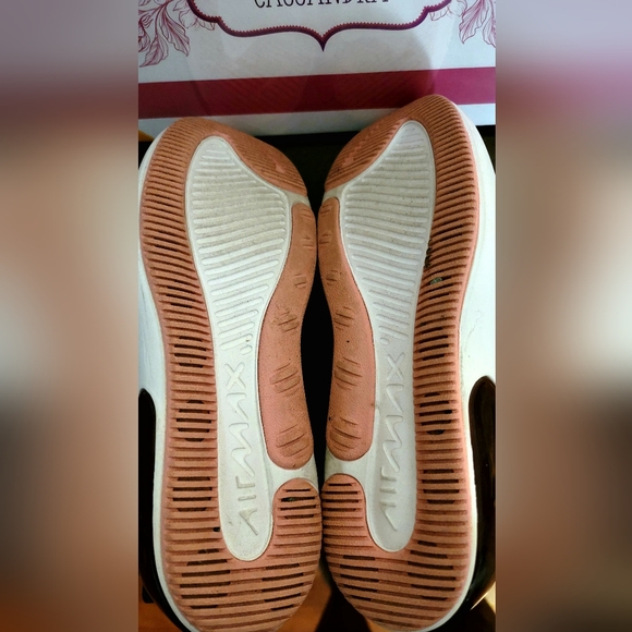 Women's Nike Air Max Dia Winter - Picture 5 of 6